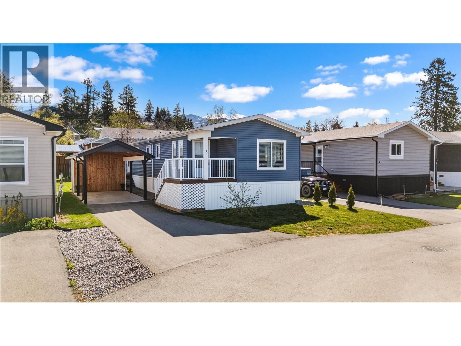 Property Photo: 316 Canyon Street 8 BC V0B 1G3