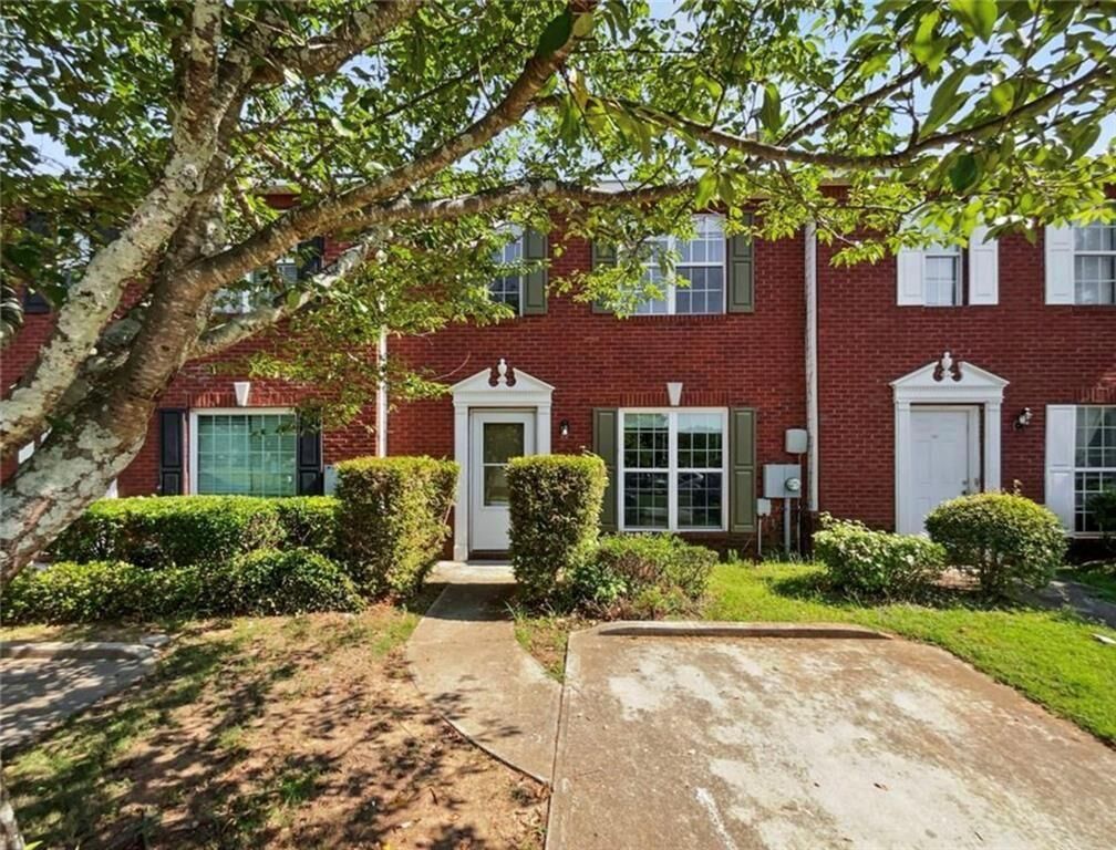 Property Photo:  5823 Strathmoor Manor Circle  GA 30058 