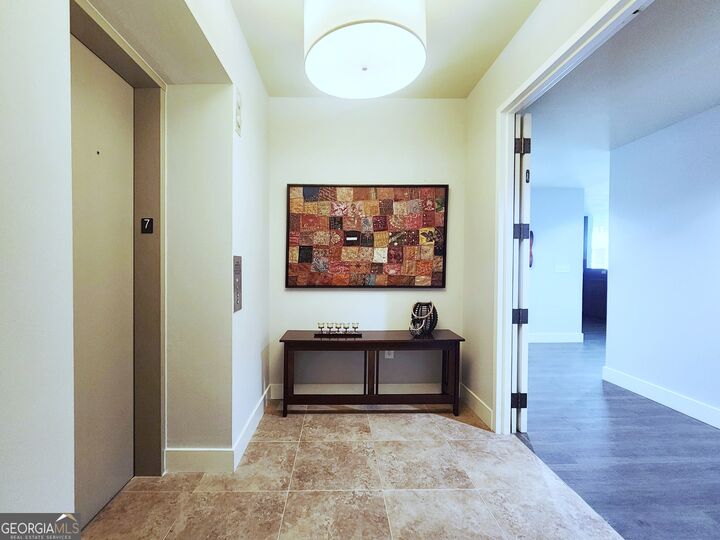 Property Photo:  20 10th Street NW 704  GA 30309 