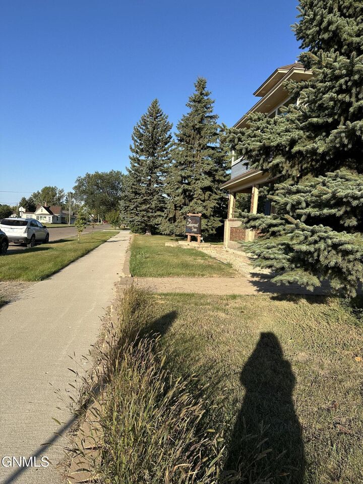 Property Photo:  137 3rd Avenue NE  ND 58540 