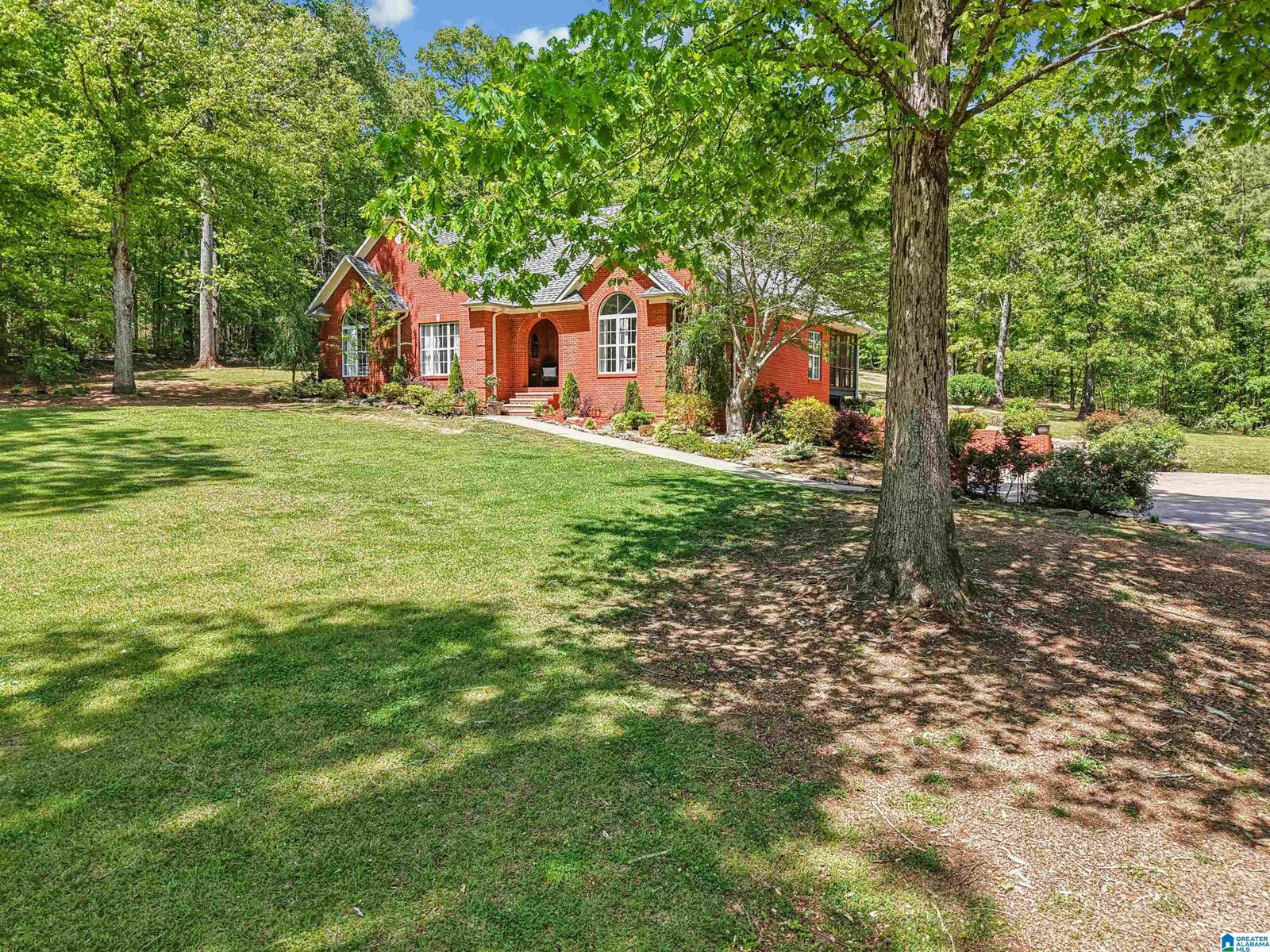 Property Photo:  706 Oak Valley Road  AL 35146 