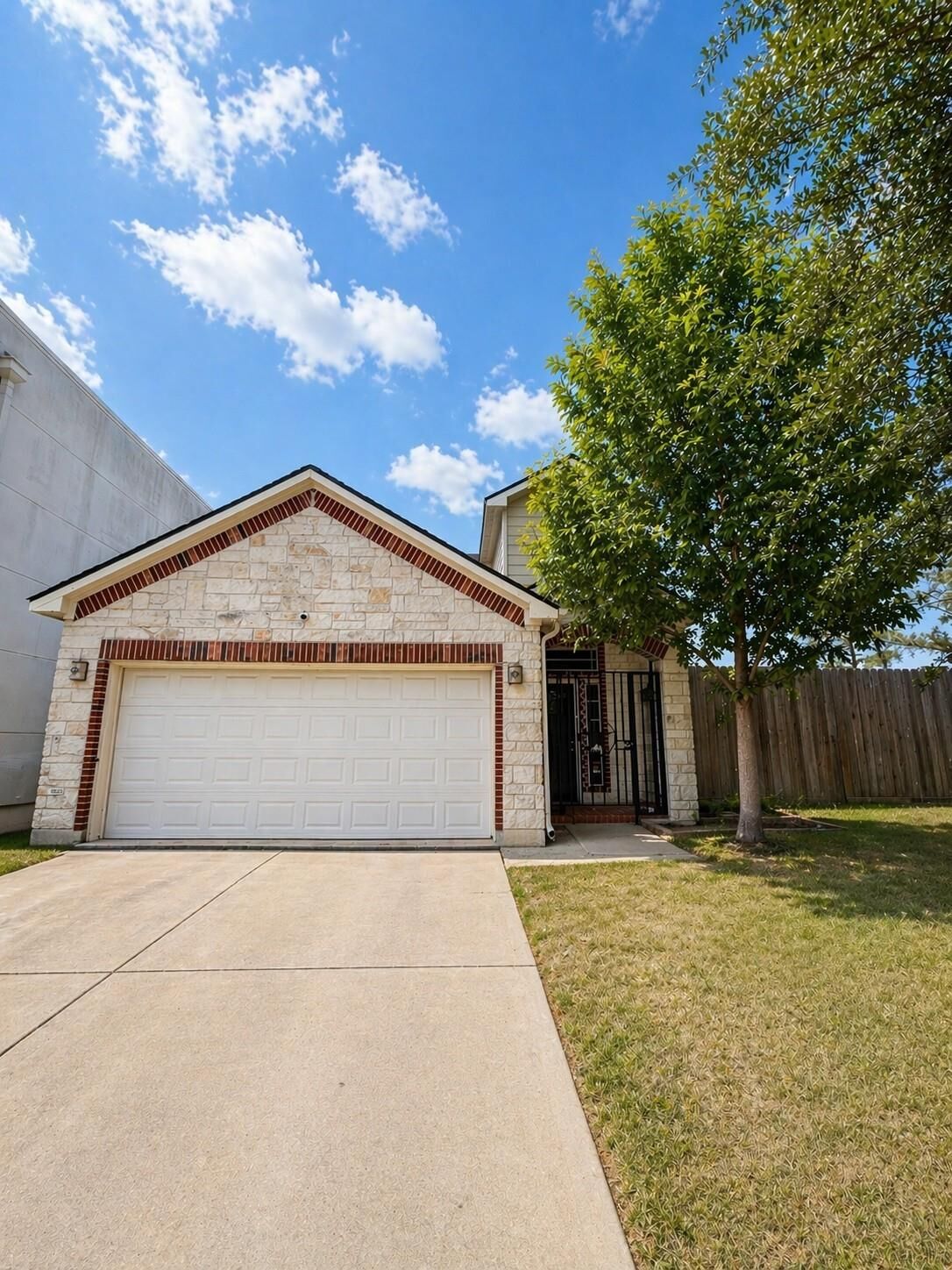 Property Photo:  5527 Bertellis Lane  TX 77091 