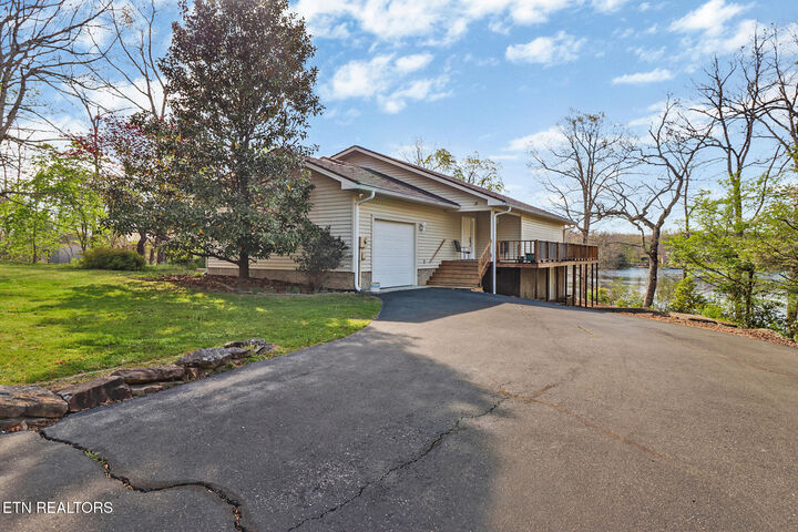 Property Photo:  272 N Lake Tr  TN 38574 
