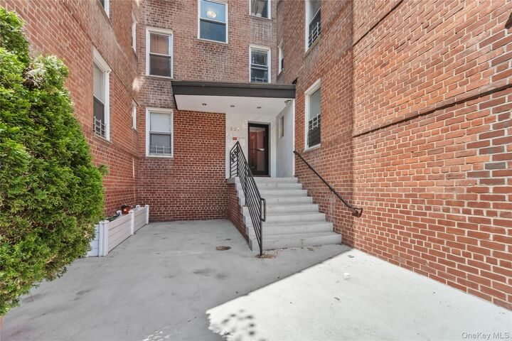 Property Photo:  501 Riverdale 4C  NY 10705 