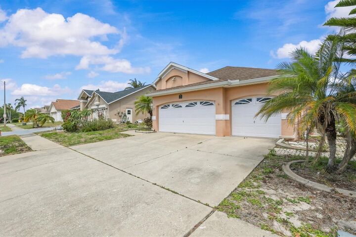 Property Photo:  324 Wood Dove Avenue  FL 34689 