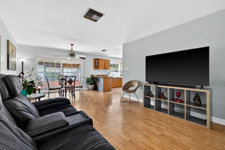 Property Photo:  233 NW Madison Circle N  FL 33702 