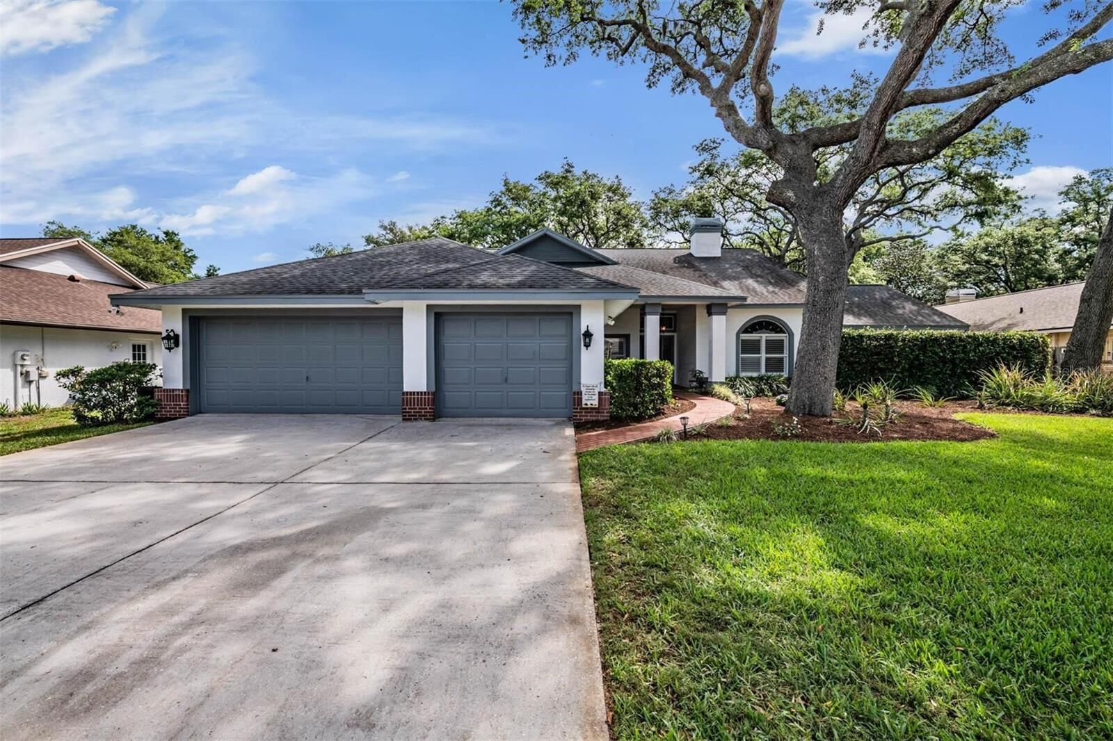 Property Photo:  2542 Mason Oaks Drive  FL 33596 