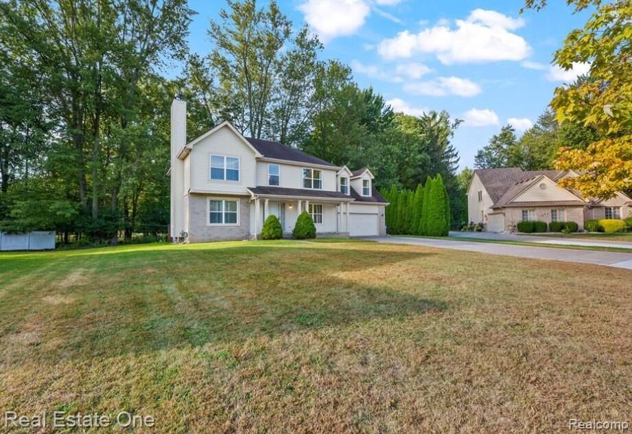 Property Photo:  30947 Kenwood Court  MI 48152 1622 