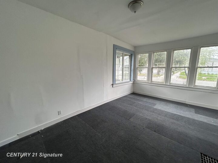 Property Photo:  1107 State Street  MI 48602 