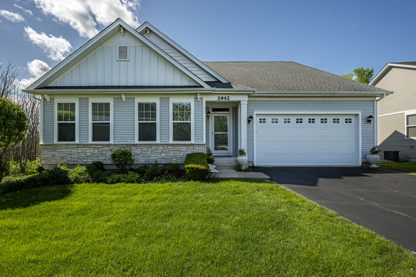 Property Photo:  2942 Trillium Court E  IL 60506 