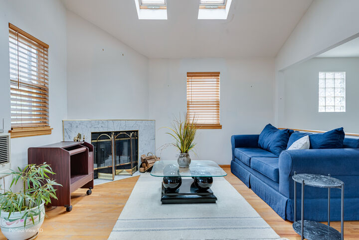 Property Photo:  