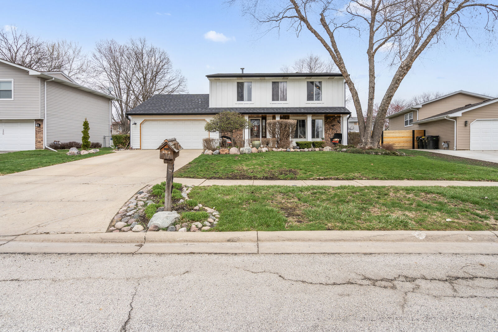 Property Photo:  340 Stonehurst Lane  IL 60172 