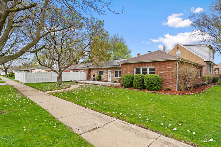 Property Photo:  3850 W 93rd Street  IL 60805 