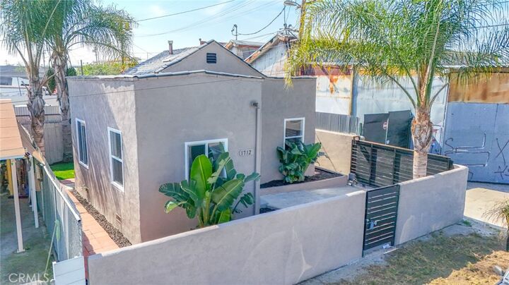 Property Photo:  1712 E 57th  CA 90058 