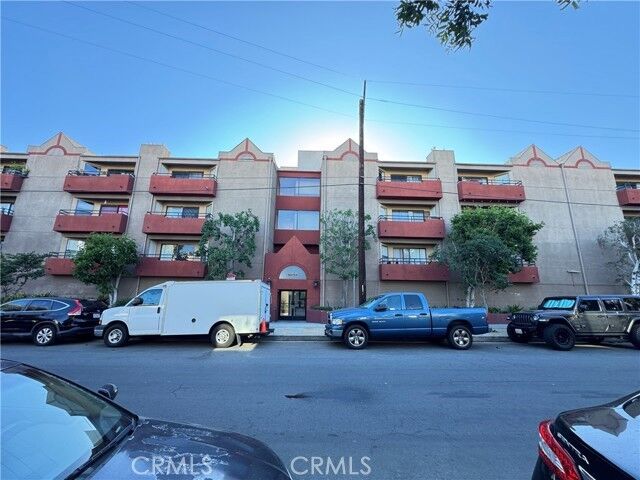 Property Photo:  4717 Ben Avenue 311  CA 91607 
