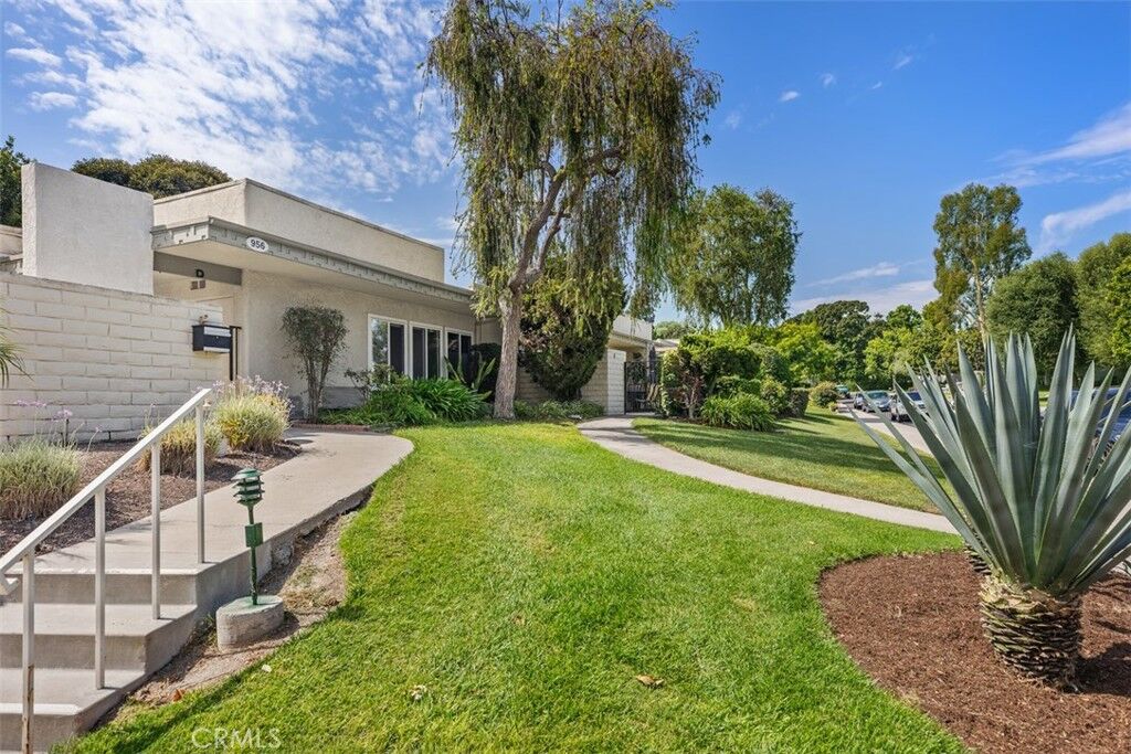 Property Photo:  956 Calle Aragon C  CA 92637 