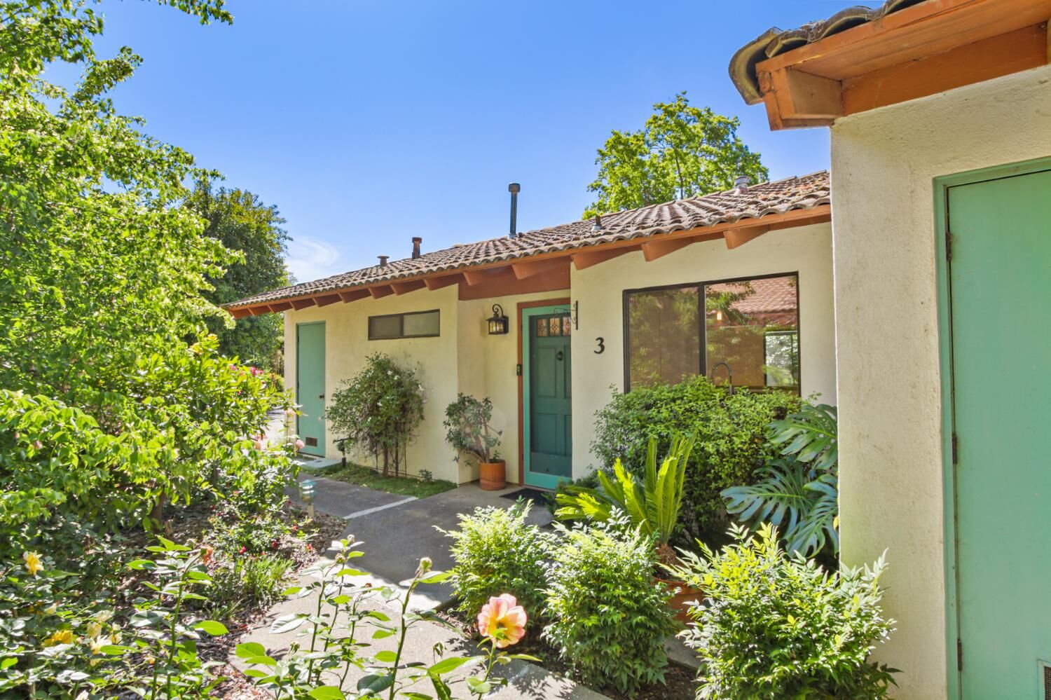 Property Photo:  2417 Oakenshield Road 3  CA 95616 