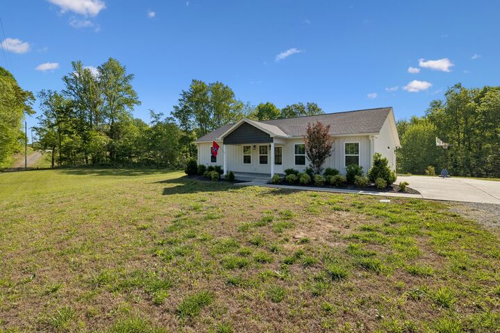 Property Photo: 300 Still Point Rd TN 37166