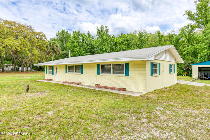 Property Photo: 104 Heidt Lane FL 32177