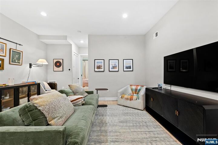 Property Photo:  289 Webster Avenue 1A  NJ 07307 