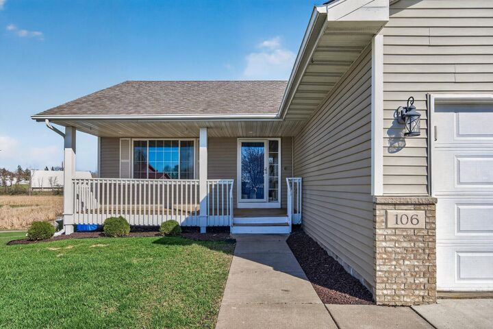 Property Photo:  106 Summerfield Drive  MN 55390 