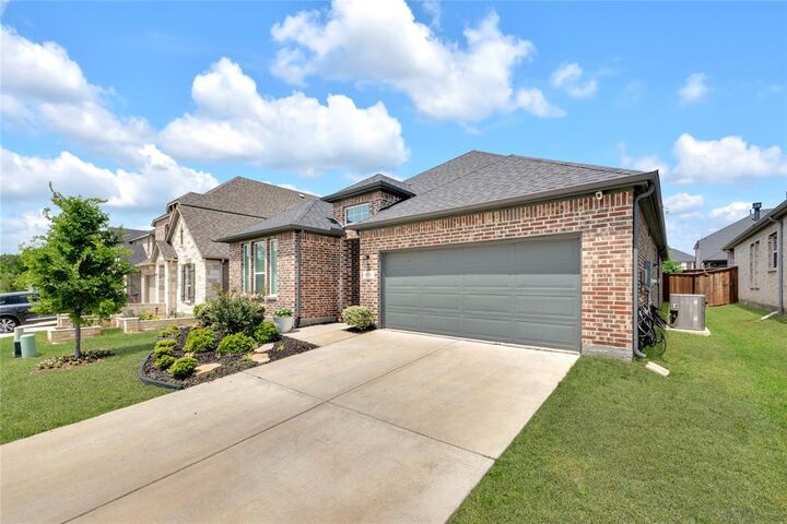 Property Photo:  1920 Edgewater Street  TX 75009 