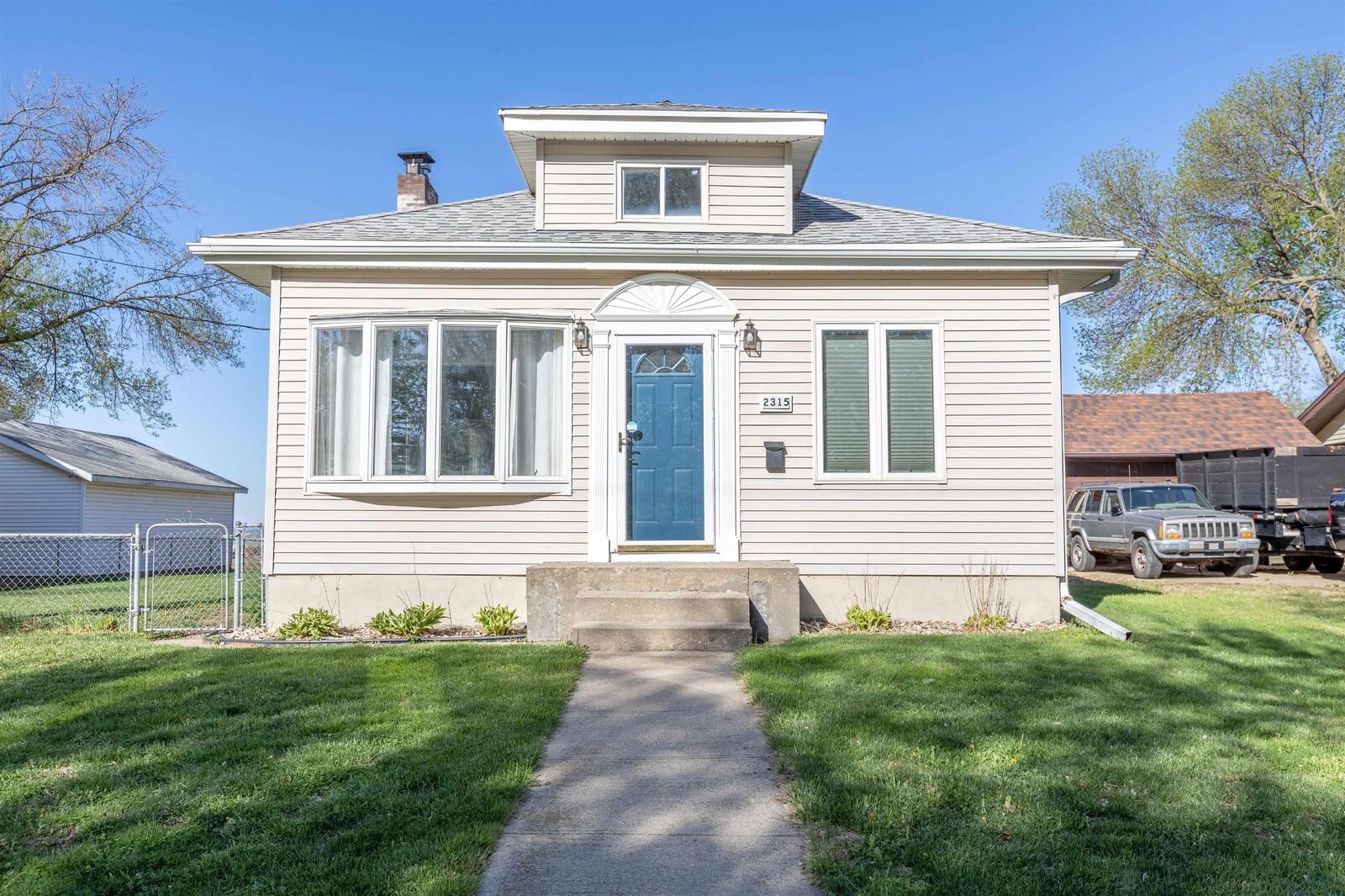 Property Photo: 2315 S Helen St IA 51106