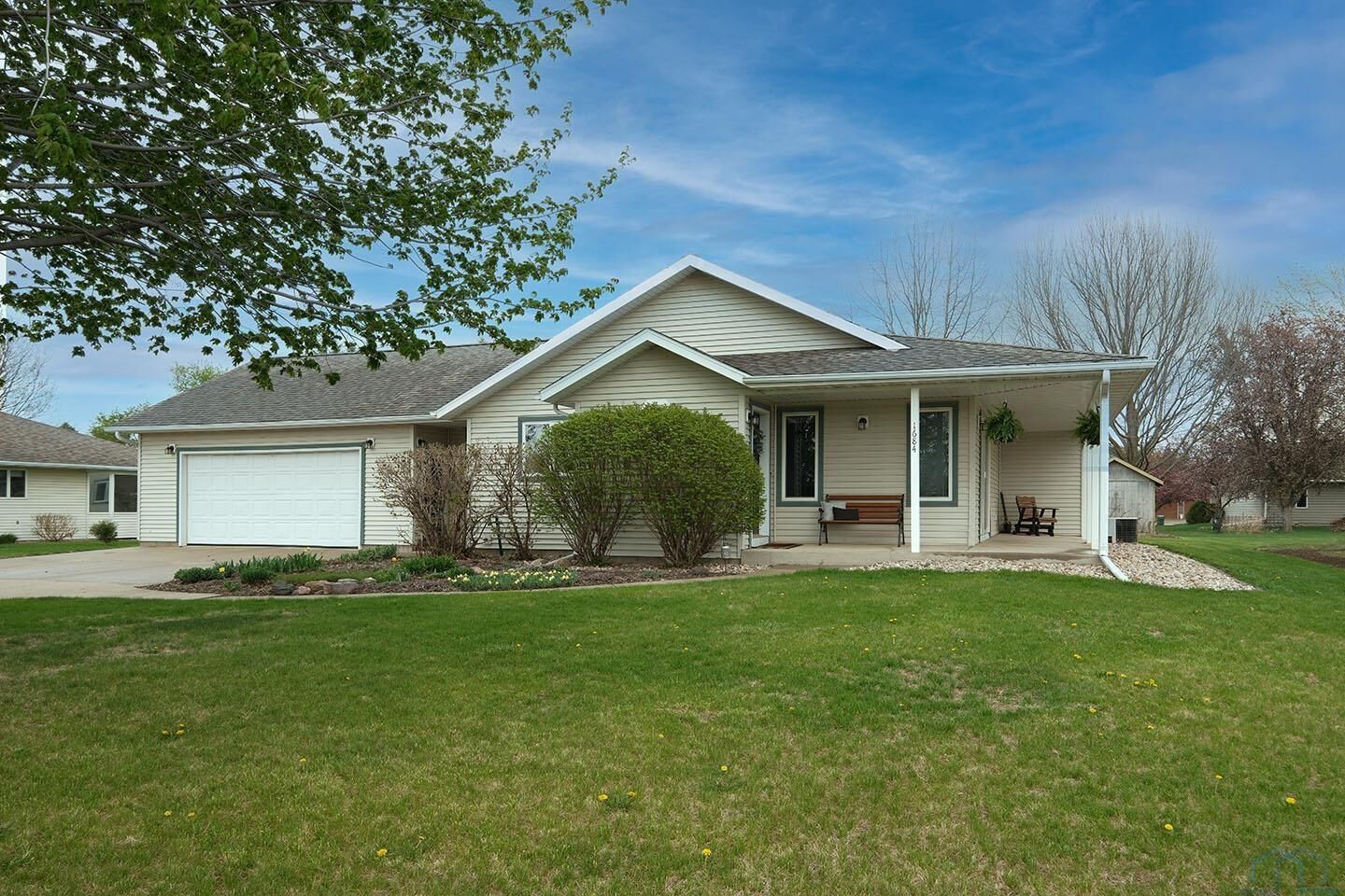 Property Photo:  1684 2nd Avenue SE  IA 51250 