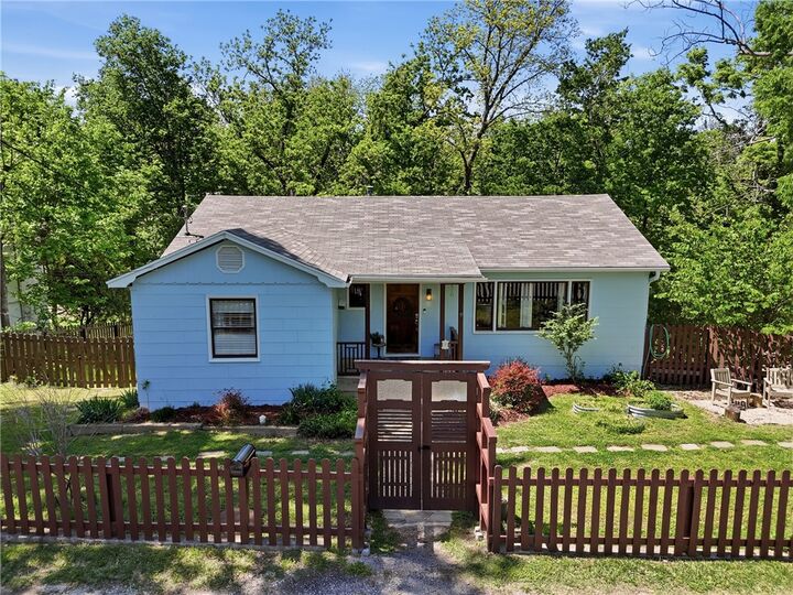 Property Photo:  115 Wall Street  AR 72632 