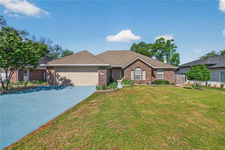 Property Photo:  407 NW J Street  AR 72712 