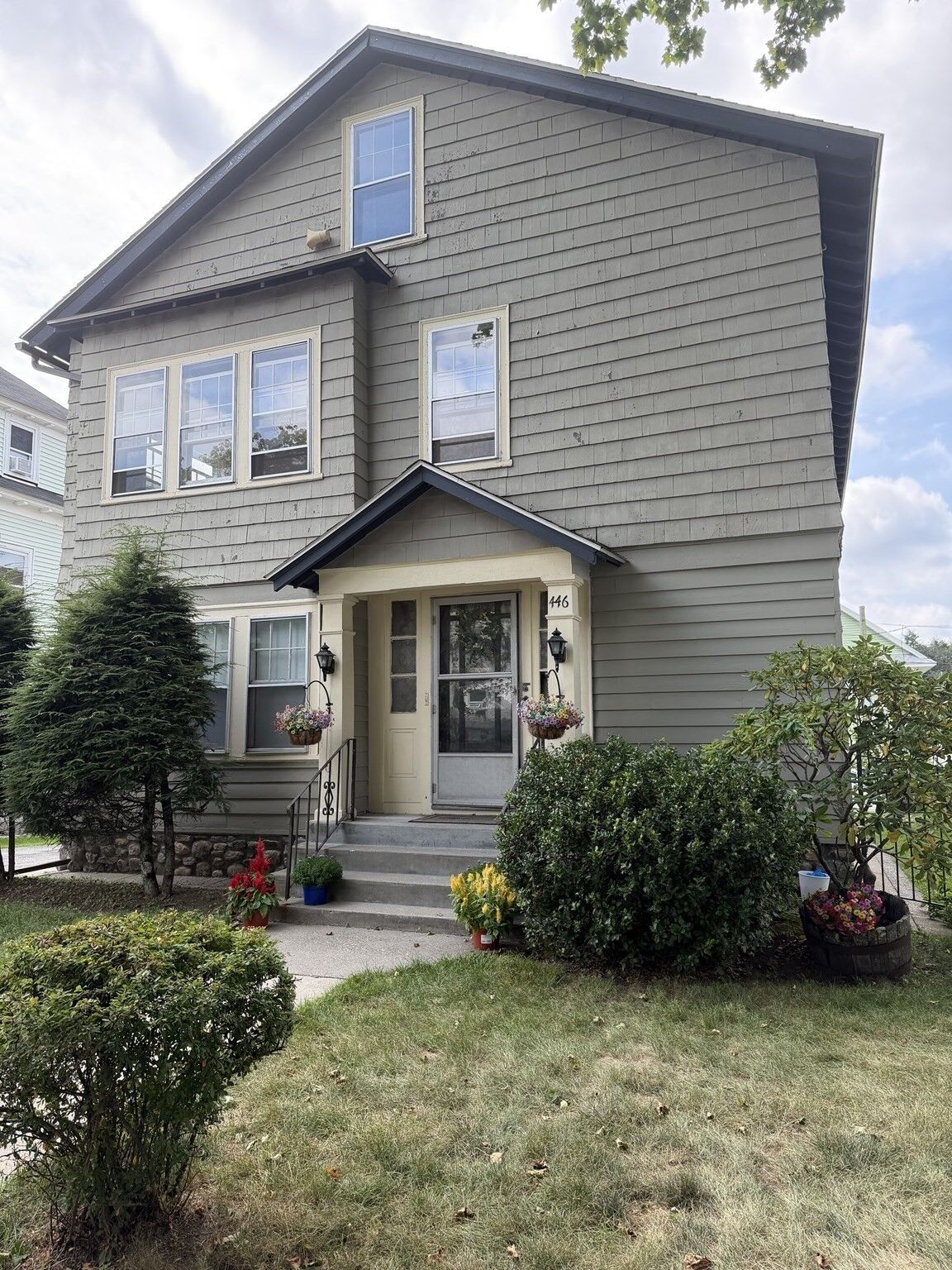 Property Photo:  446 Chandler St 2  MA 01602 