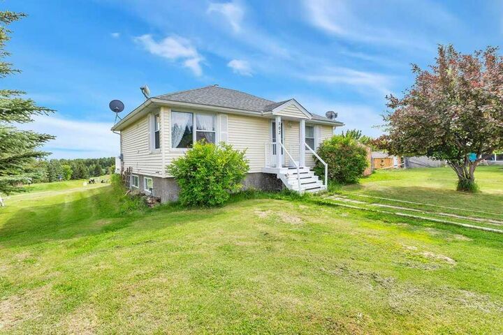 Property Photo: 502 Sunnyside 500 Place AB T0C 2J0