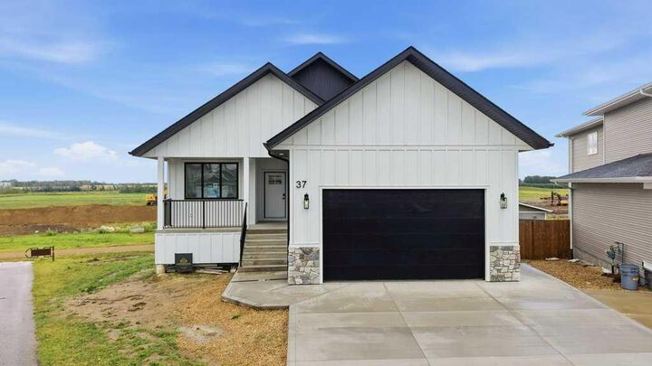 37 Maclean Close — photo 1
