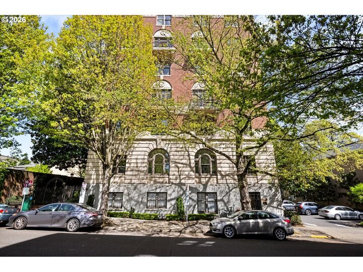 Property Photo: 2141 NW Davis St 301 OR 97210
