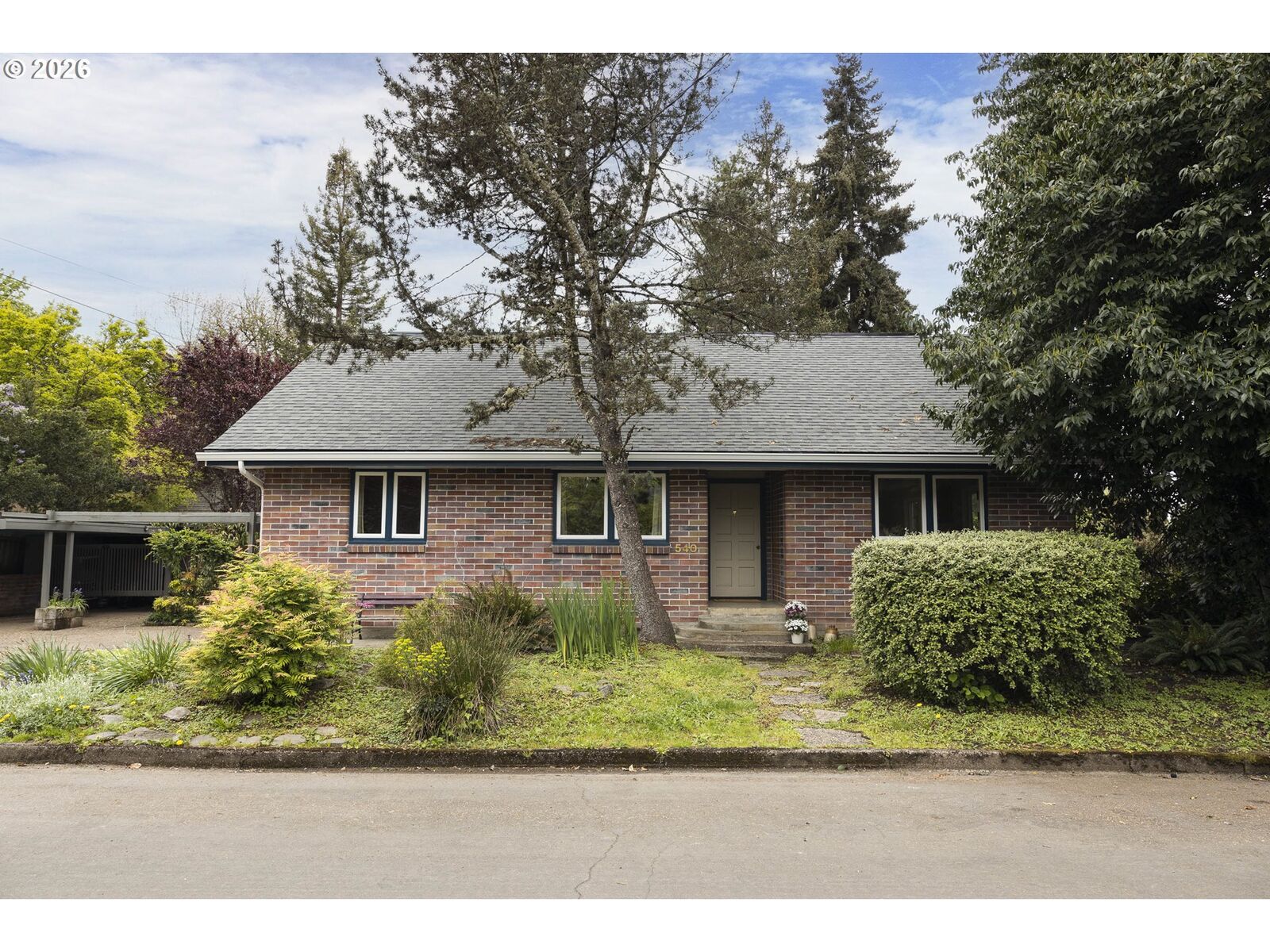 Property Photo: 540 NW 9th St OR 97128