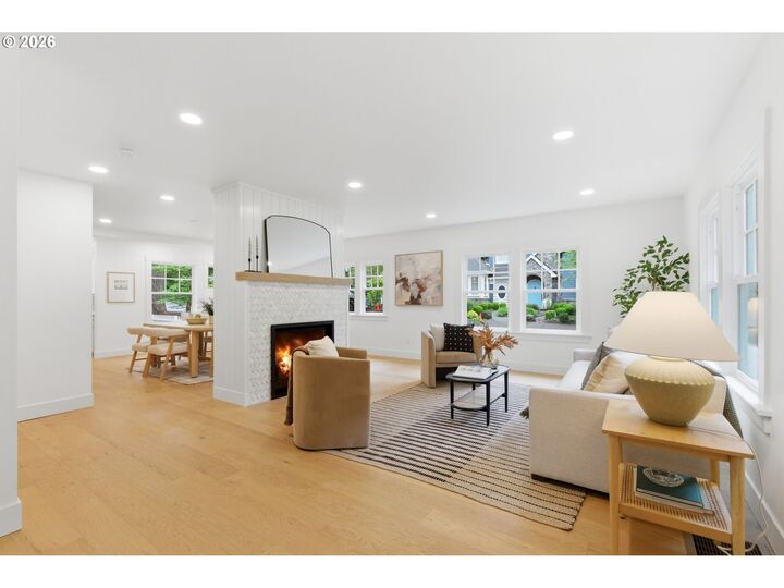 Property Photo:  592 9th St  OR 97034 