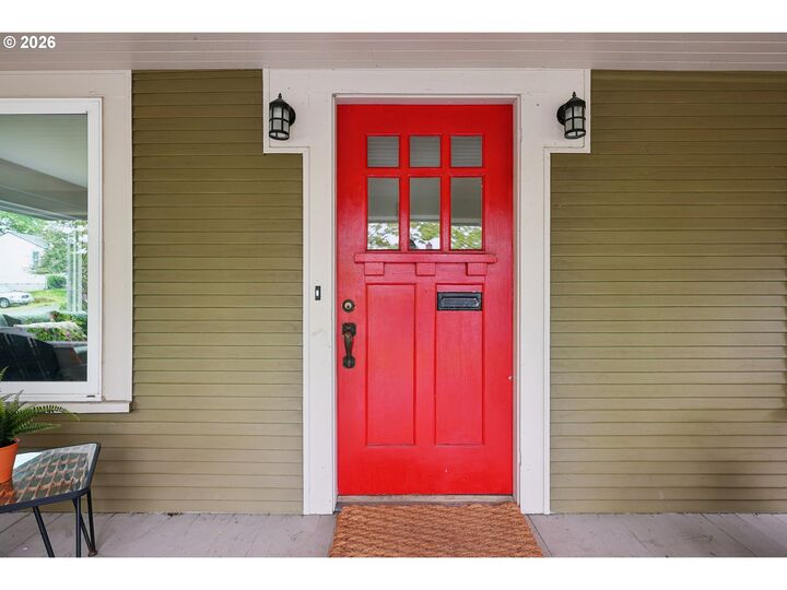 Property Photo:  428 Willamette St  OR 97045 