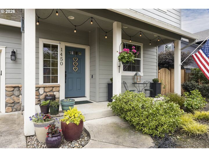 Property Photo:  1450 NE Kerry Ct  OR 97128 