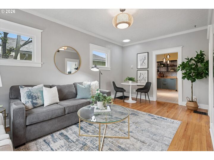 Property Photo:  3911 SE Lexington St  OR 97202 