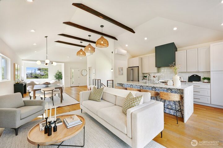 Property Photo:  800  32nd Avenue  WA 98122 