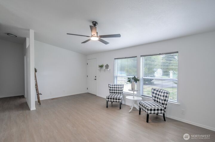 Property Photo:  121 W Freedom  WA 98584 