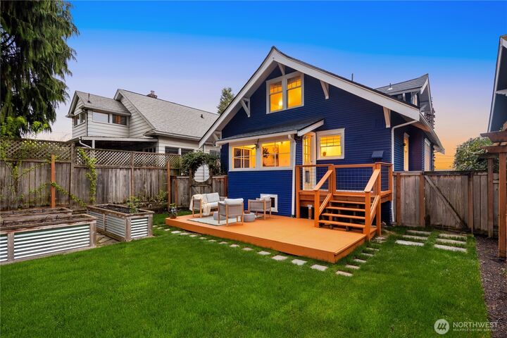 Property Photo:  4747  Latona Avenue NE  WA 98105 