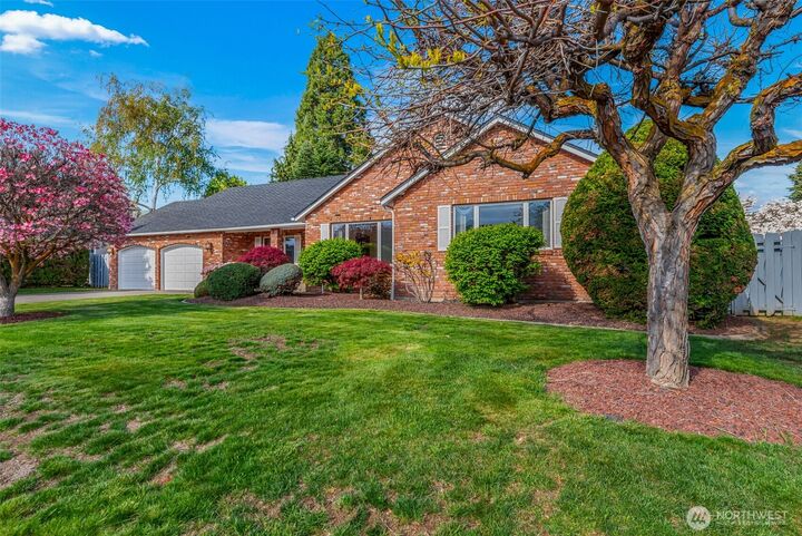 Property Photo:  6  Sunburst Street  WA 98801 