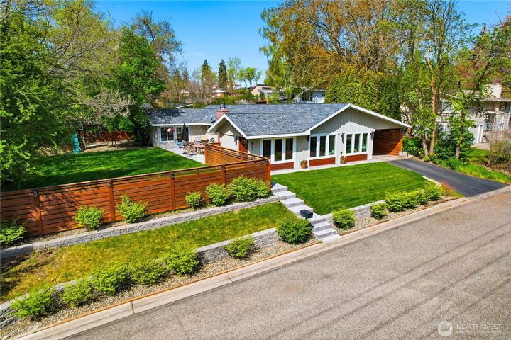 Property Photo:  501 N Willow Street  WA 98926 