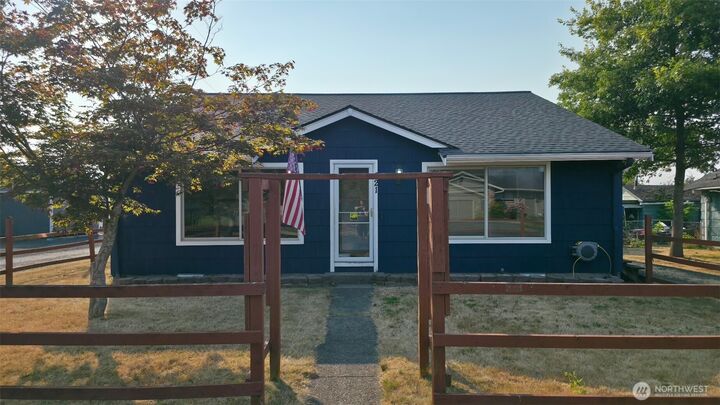 Property Photo: 821 Marsh Avenue WA 98531