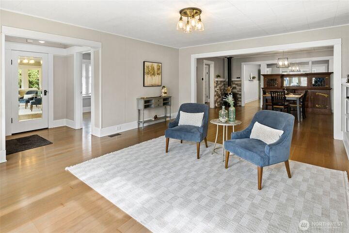 Property Photo:  2024  Wells Street  WA 98022 