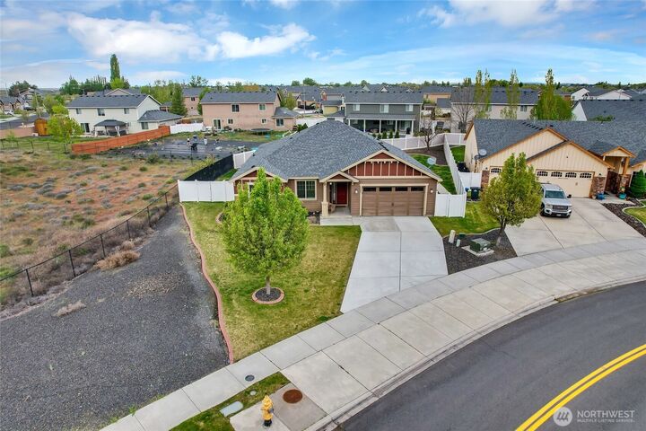 Property Photo:  1202  Fairway Drive NE  WA 98837 