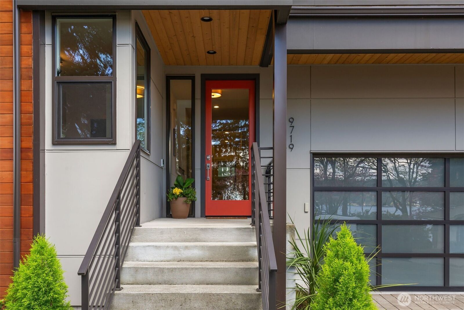 Property Photo: 9719 Lake Shore Boulevard NE WA 98115