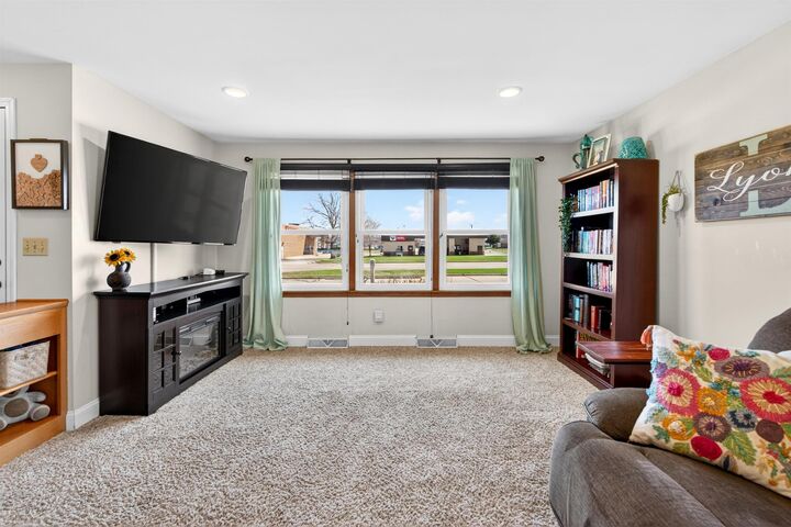 Property Photo:  2505 Laverne Lane  WI 54130-3430 