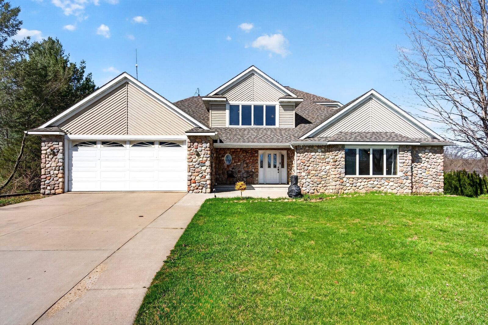 Property Photo:  76 Shore Drive  WI 54929-9702 